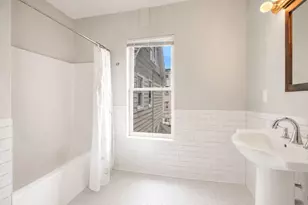 2630 N Bartlett Ave, Milwaukee, WI 53211 - Photo 23