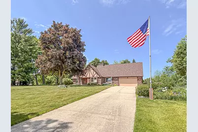 W274N4237  Clara Ct, Pewaukee, WI 53072 - Photo 1