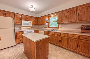 W274N4237 Clara Ct, Pewaukee, WI 53072 - Photo 15