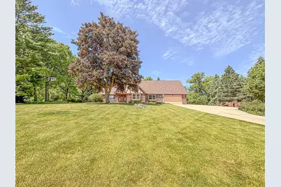 W274N4237  Clara Ct, Pewaukee, WI 53072 - Photo 3