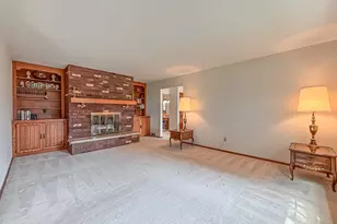 W274N4237 Clara Ct, Pewaukee, WI 53072 - Photo 7