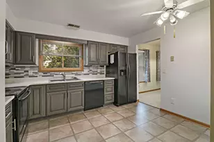 5509 Cambridge Ln, Racine, WI 53406 - Photo 3