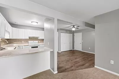727  Wood River Ct #4, West Bend, WI 53095 - Photo 5