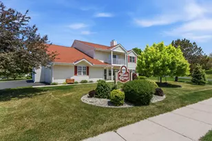 727 Wood River Ct, West Bend, WI 53095 - Photo 19
