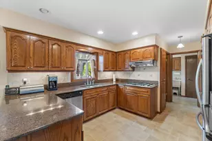 15655 Monet Ct, Brookfield, WI 53005 - Photo 11