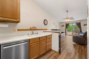617 Wellington Dr, West Bend, WI 53090 - Photo 11