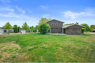 8730 S Fieldpointe Dr, Oak Creek, WI 53154 - Photo 7