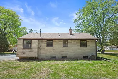8874 S 81st St, Franklin, WI 53132 - Photo 7