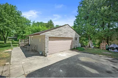 8874 S 81st St, Franklin, WI 53132 - Photo 5