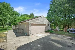 8874 S 81st St, Franklin, WI 53132 - Photo 5