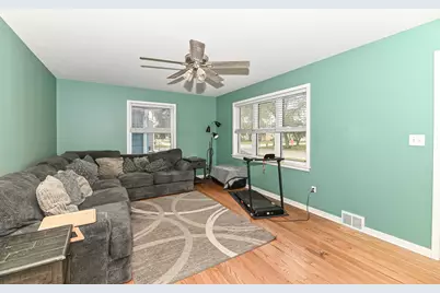 N90W16702  Pershing Ave, Menomonee Falls, WI 53051 - Photo 9