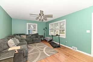 N90W16702 Pershing Ave, Menomonee Falls, WI 53051 - Photo 9