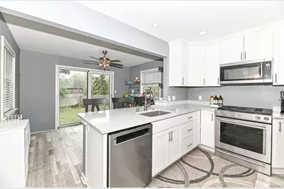 N90W16702  Pershing Ave, Menomonee Falls, WI 53051 - Photo 3