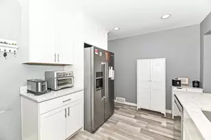 N90W16702 Pershing Ave, Menomonee Falls, WI 53051 - Photo 5