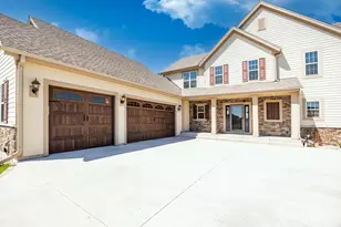 N88W18648 Duke Ct, Menomonee Falls, WI 53051 - Photo 1