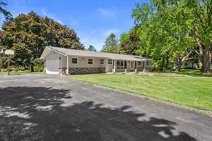 W226N8041 Longview Dr, Waukesha, WI 53089 - Photo 3
