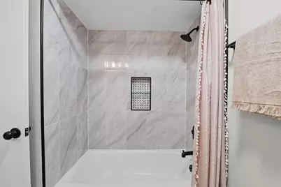 W226N8041  Longview Dr, Waukesha, WI 53089 - Photo 27