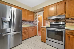 N89W17089 Highland Ct, Menomonee Falls, WI 53051 - Photo 9