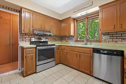N89W17089  Highland Ct, Menomonee Falls, WI 53051 - Photo 11