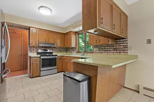 N89W17089 Highland Ct, Menomonee Falls, WI 53051 - Photo 13