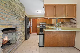 N89W17089 Highland Ct, Menomonee Falls, WI 53051 - Photo 15