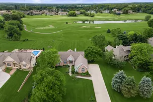219 Muirfield Ct, North Prairie, WI 53153 - Photo 3