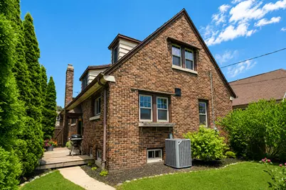 2328 S 59th St, West Allis, WI 53219 - Photo 25