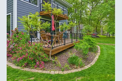 34215  Venice Park Rd, Delafield, WI 53018 - Photo 9