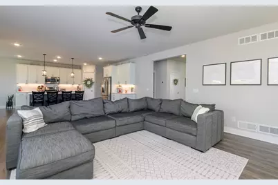 W176N7392  Amethyst Dr, Menomonee Falls, WI 53051 - Photo 15