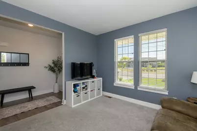 W176N7392  Amethyst Dr, Menomonee Falls, WI 53051 - Photo 9