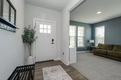 W176N7392  Amethyst Dr, Menomonee Falls, WI 53051 - Photo 7