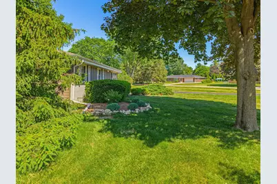 21990  Holly Crest Dr, Brookfield, WI 53045 - Photo 25