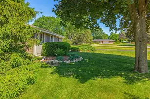 21990 Holly Crest Dr, Brookfield, WI 53045 - Photo 25