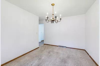 21990  Holly Crest Dr, Brookfield, WI 53045 - Photo 9