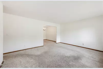21990  Holly Crest Dr, Brookfield, WI 53045 - Photo 7