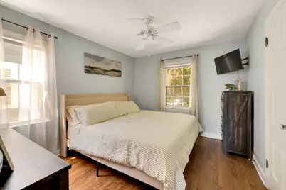 7841 W Lorraine Pl, Milwaukee, WI 53222 - Photo 9