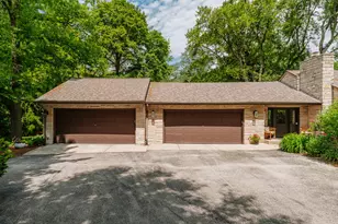 2045 Hawthorne Dr, Elm Grove, WI 53122 - Photo 43