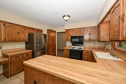 14325 W Lincoln Ave, New Berlin, WI 53151 - Photo 15