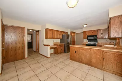 14325 W Lincoln Ave, New Berlin, WI 53151 - Photo 17