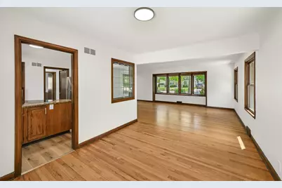6319 N Bay Ridge Ave, Whitefish Bay, WI 53217 - Photo 9