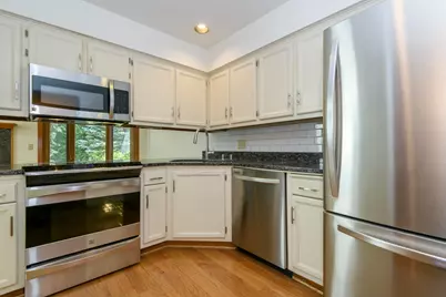 W132N8130  Danell Dr, Menomonee Falls, WI 53051 - Photo 7