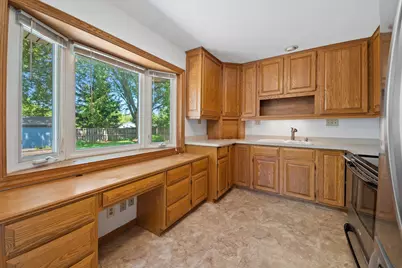 2510  Bittersweet Ct, Racine, WI 53402 - Photo 7