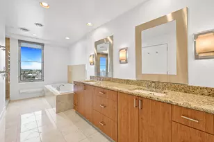 923 E Kilbourn Ave, Milwaukee, WI 53202 - Photo 15