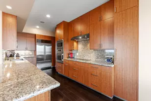923 E Kilbourn Ave, Milwaukee, WI 53202 - Photo 27