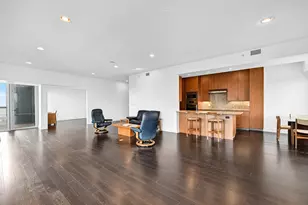 923 E Kilbourn Ave, Milwaukee, WI 53202 - Photo 9