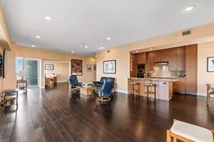 923 E Kilbourn Ave, Milwaukee, WI 53202 - Photo 9