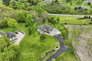 S30W27725 Creekside Ct, Waukesha, WI 53188 - Photo 3