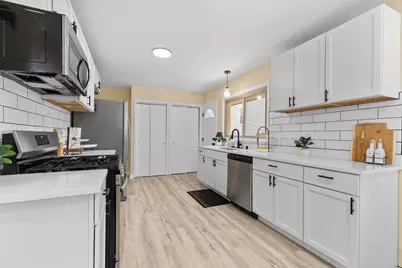 2122 S 86th St, West Allis, WI 53227 - Photo 9