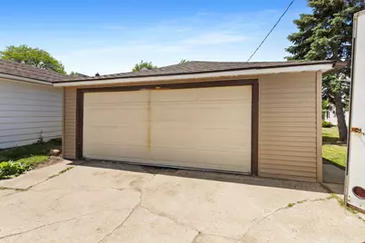 2122 S 86th St, West Allis, WI 53227 - Photo 25