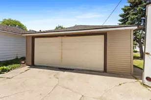 2122 S 86th St, West Allis, WI 53227 - Photo 25